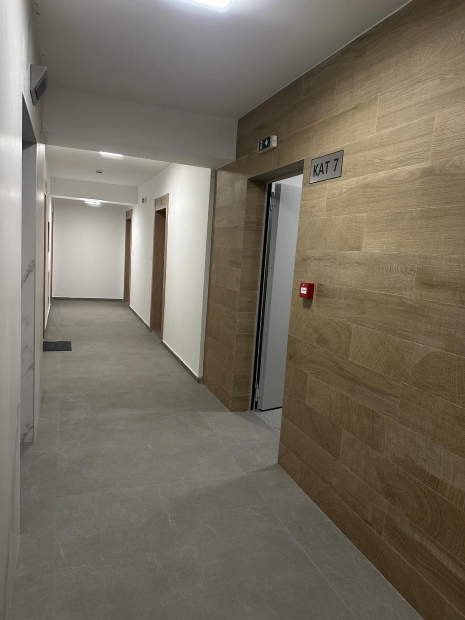 Thomas Two Bedroom Apartment-private Parking