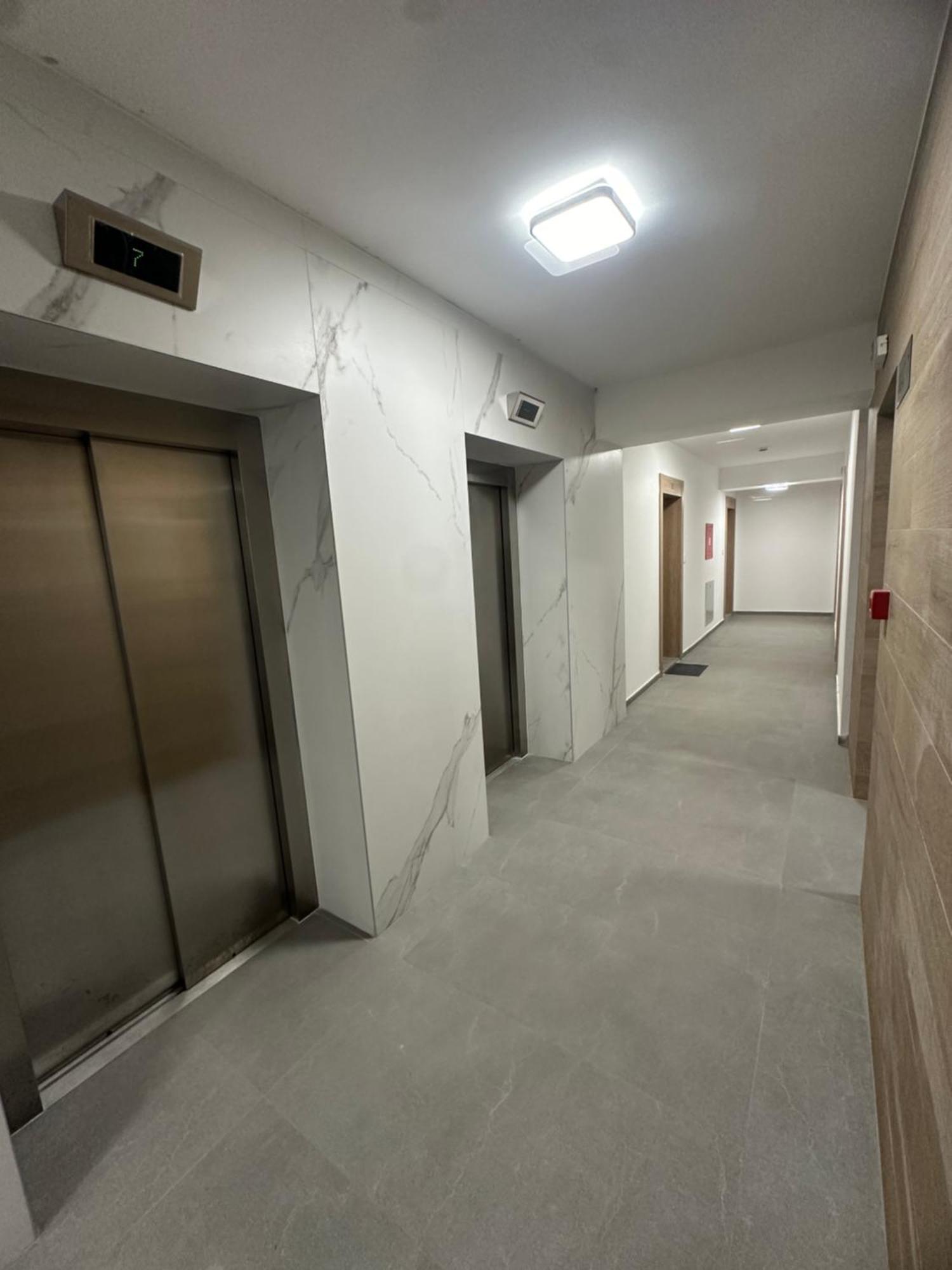 Thomas Two Bedroom Apartment-private Parking