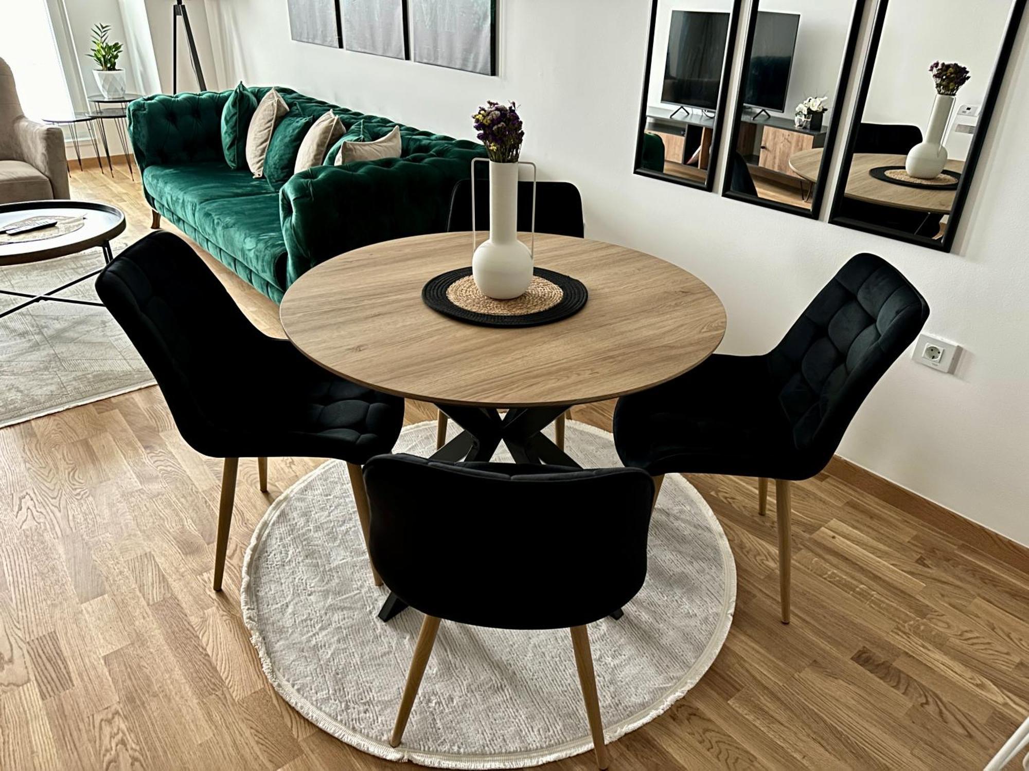 Thomas Two Bedroom Apartment-private Parking * Σκόπια
