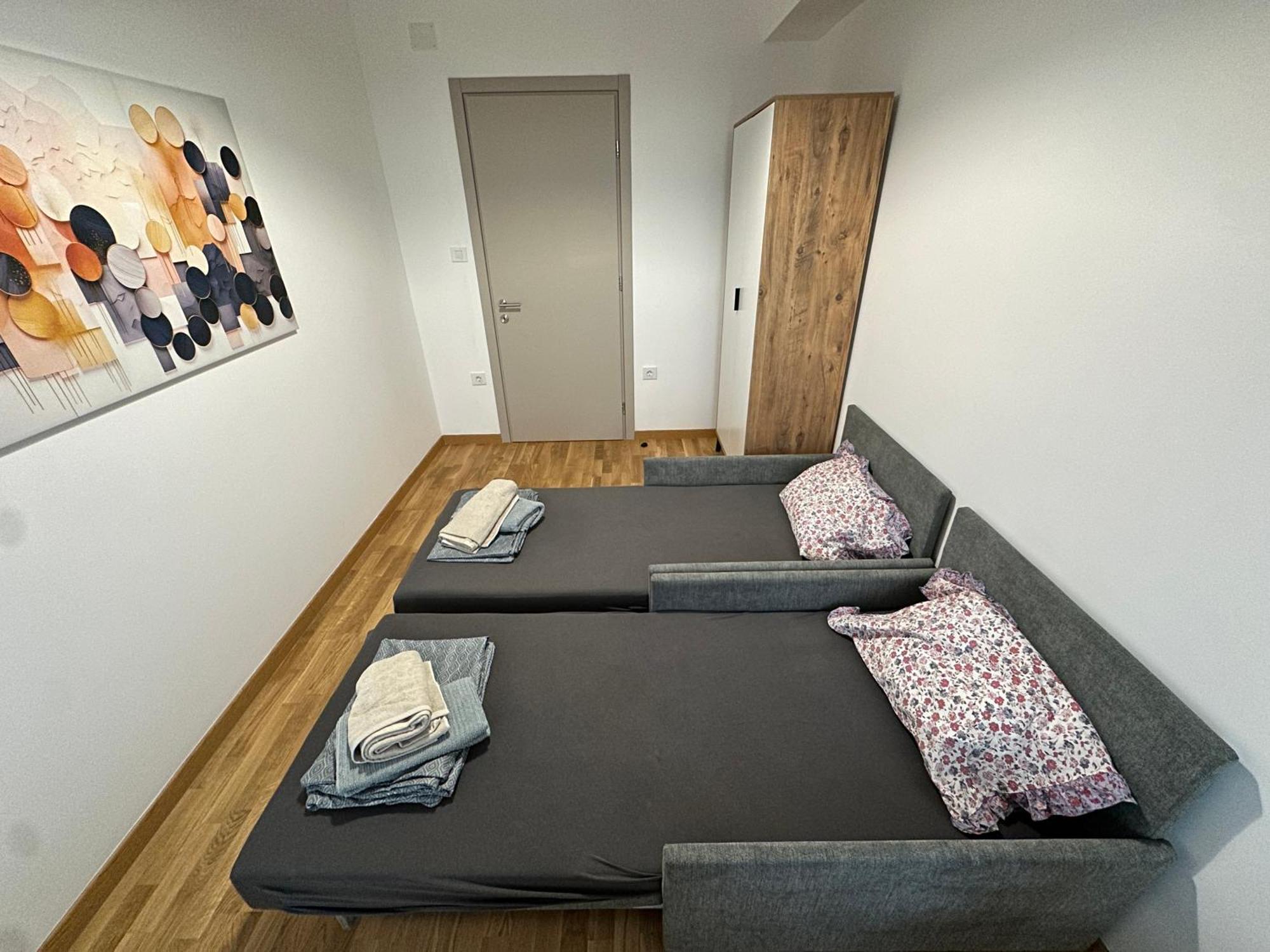 Thomas Two Bedroom Apartment-private Parking