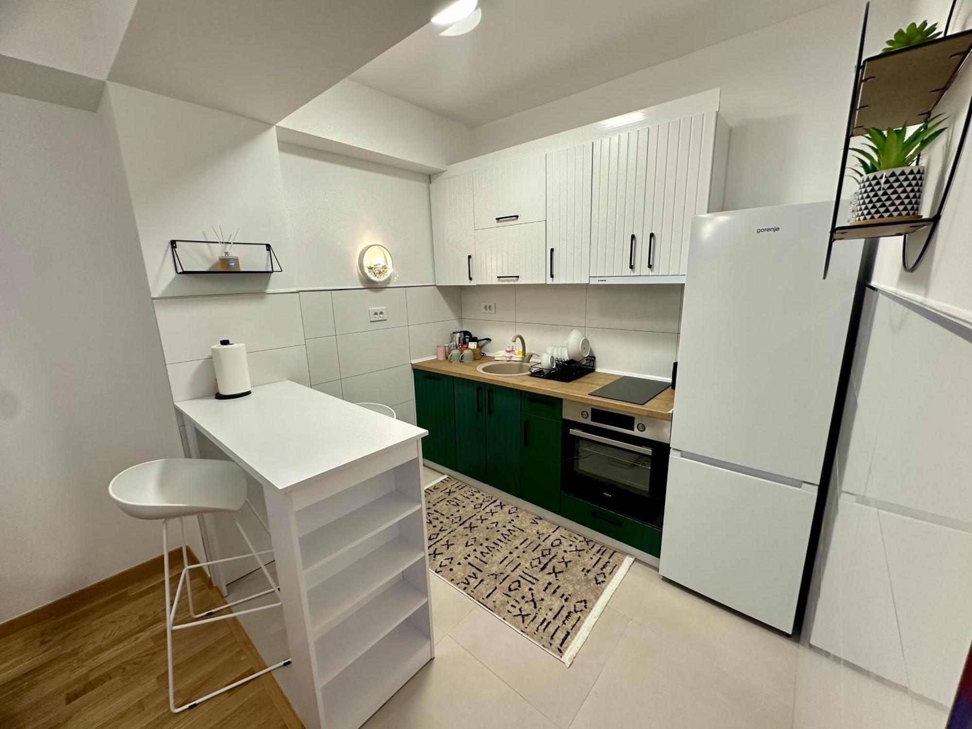 Thomas Two Bedroom Apartment-private Parking דירה *
