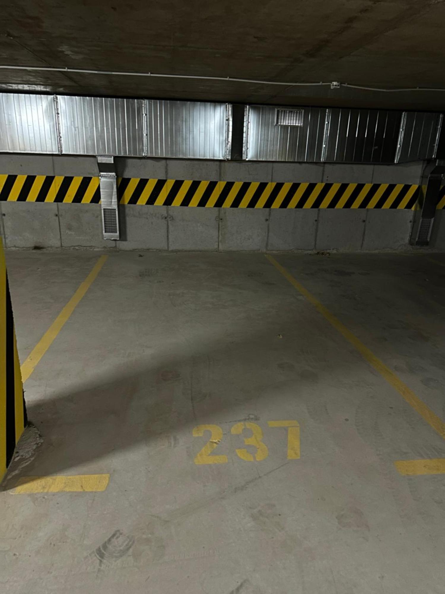 Thomas Two Bedroom Apartment-private Parking