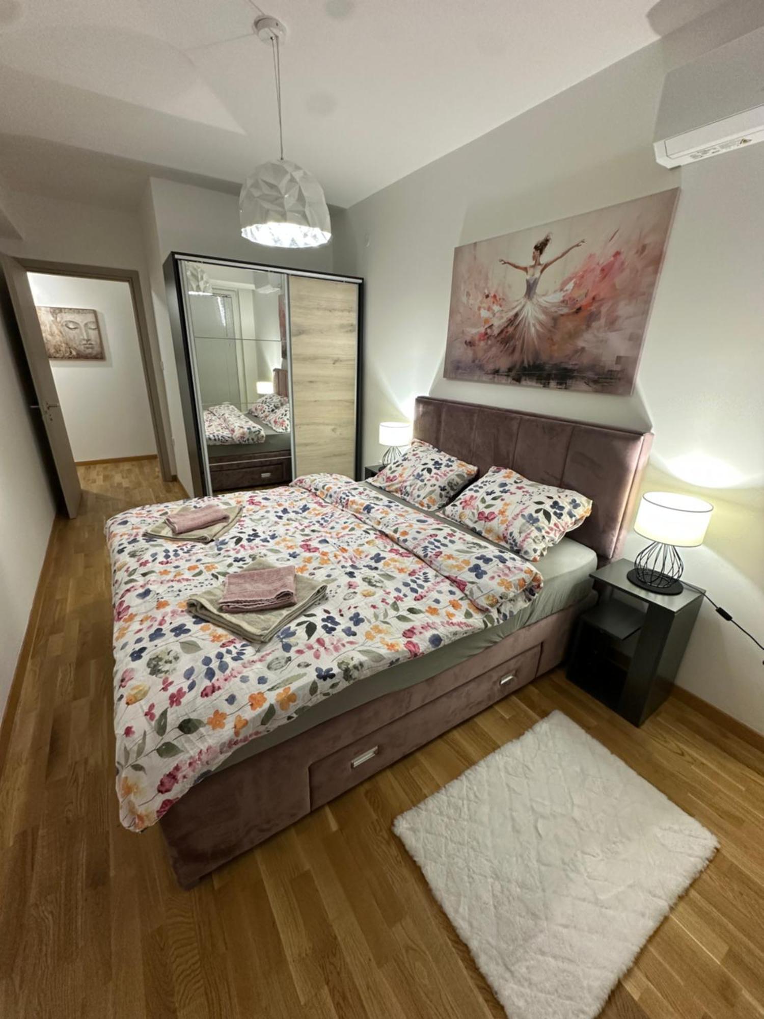 Thomas Two Bedroom Apartment-private Parking Σκόπια